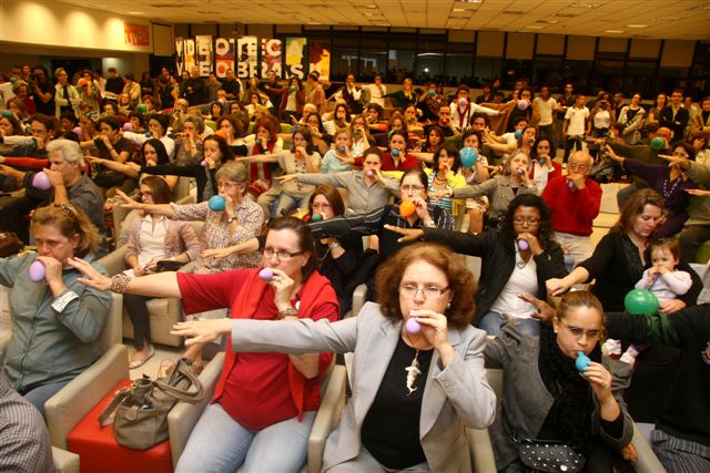 Público se exercita no lançamento