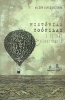 Wilson Alves-Bezerra autografa 'Histórias zoófilas e outras atrocidades' durante a XII Feira Universitária do Livro de Curitiba