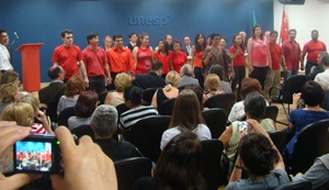 Coral alunos do Instituto Confúcio