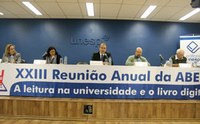 Livro digital pode democratizar a leitura, mas muda a indústria do livro