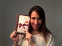 Paula Pimenta com livro Confissão