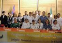 Atividade com futebol em escola pública fluminense leva alunos para a Espanha